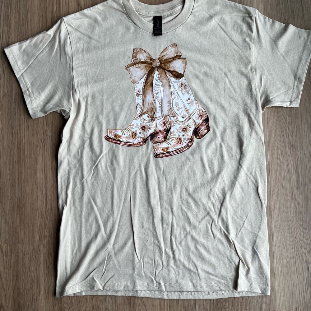 Nude boots t-shirt size medium gildan shirt brand new